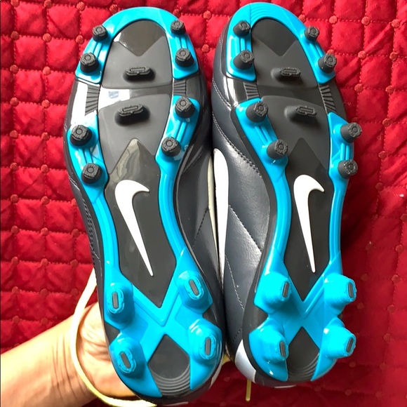 Jr soccer cleats - Picture 2 of 5